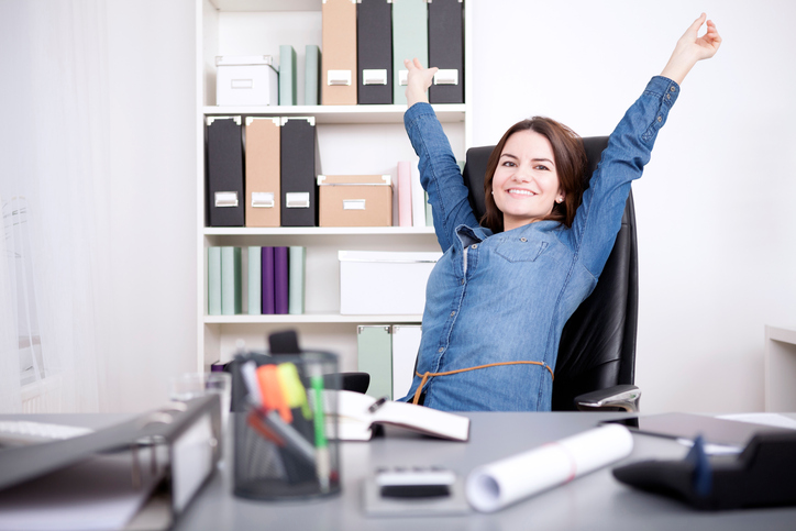 Image of a woman engaged with her compnay’s workplace wellness program.